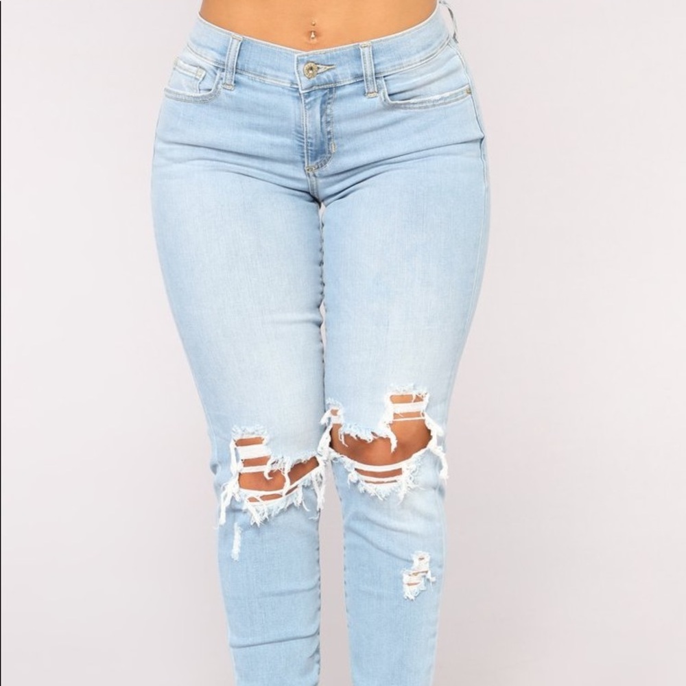 Fashion Nova Guess Who’s Back Distressed Jeans NWT